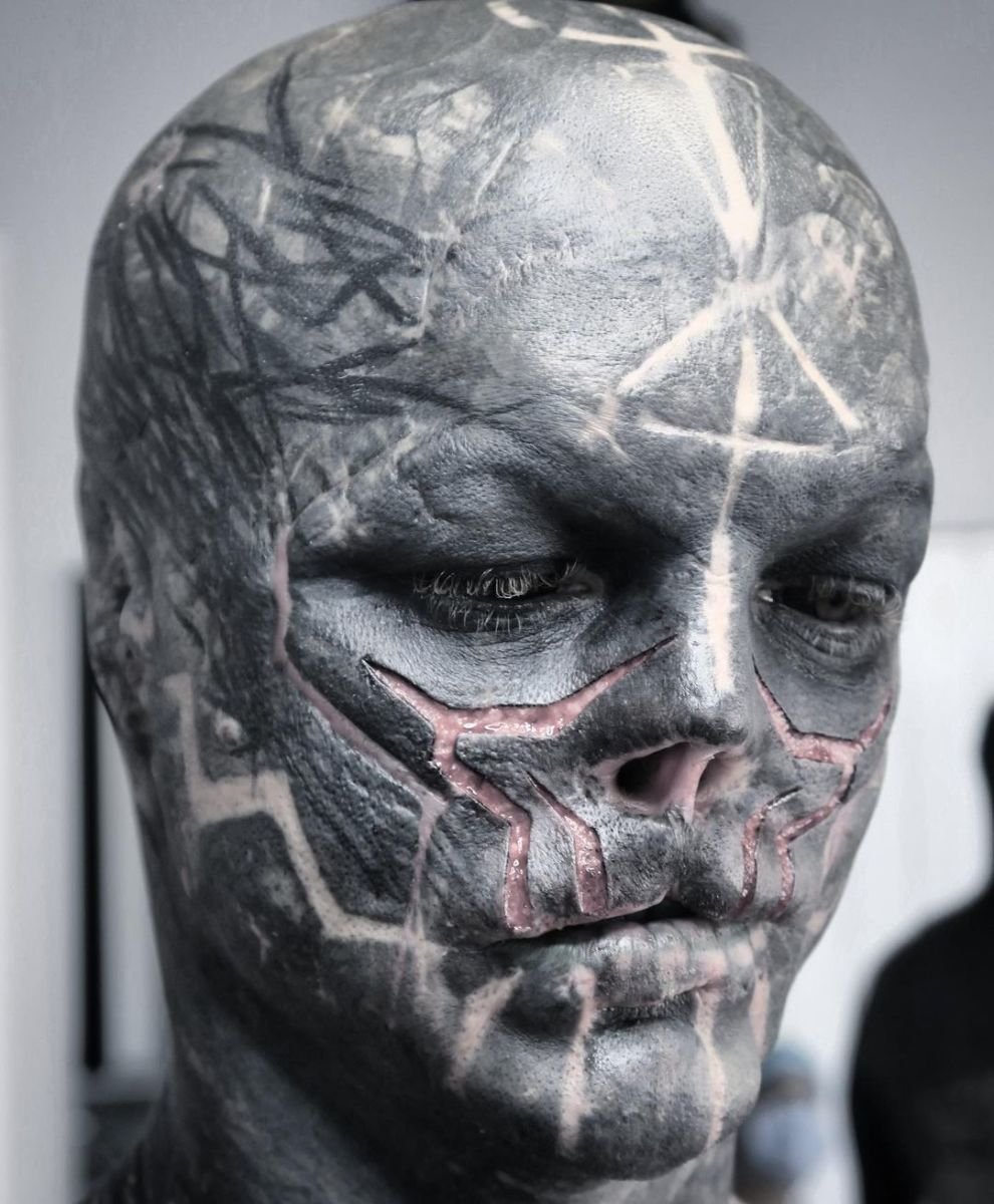 Closeup of Anthony Loffredo's highly modified face, Photo Credit: the_black_alien_project/Instagram